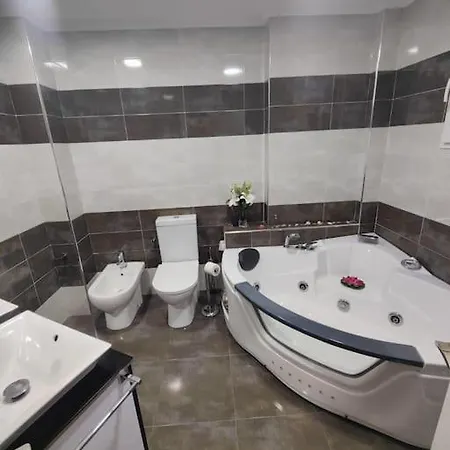 아파트 Con Jacuzzi 수웨카